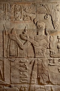 Reliëf op een schrijn opgericht door Farao Taharqa in de hof van de Tempel van Amon gebouwd door hem in Kawa in Nubië, 25e Dynastie, Late Periode (detail)
